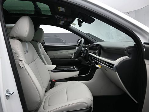 New 2026 Hyundai Tucson Limited image 32