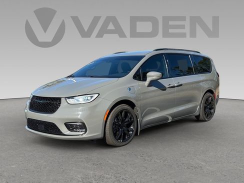 Used 2021 Chrysler Pacifica Touring w/ S Appearance Package image 18