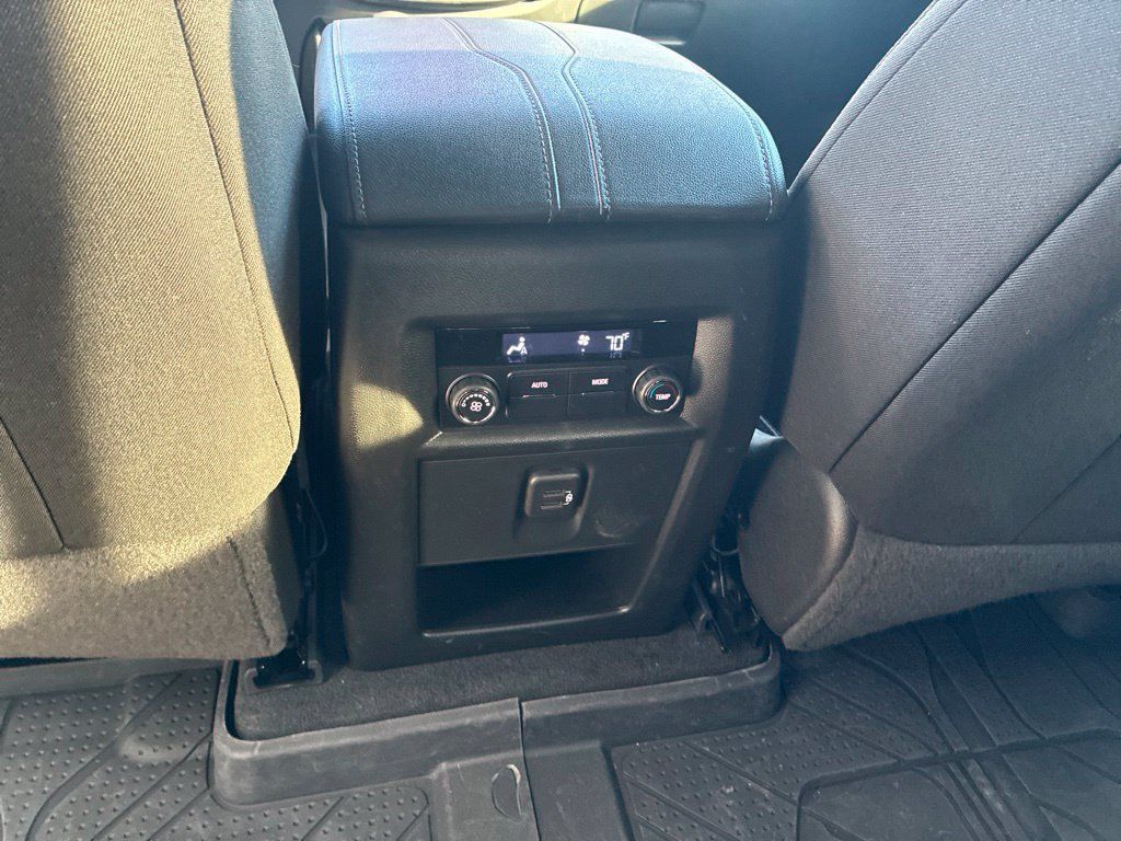 Used 2023 Chevrolet Traverse LT FWD image 35