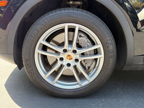 Used 2023 Porsche Cayenne AWD/4WD image 12