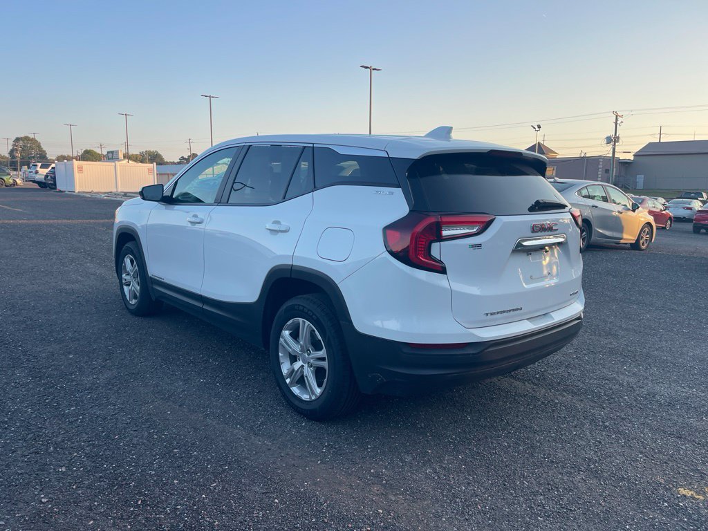 Used 2024 GMC Terrain SLE AWD/4WD image 3