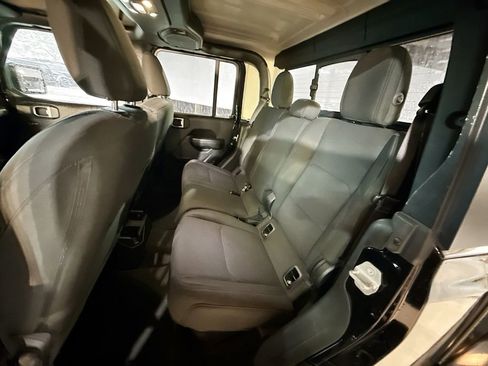 Used 2022 Jeep Gladiator Sport image 27