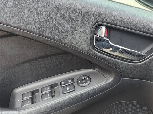 Used 2017 Kia Forte S FWD image 9