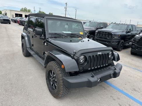 Used 2012 Jeep Wrangler Unlimited Sahara w/ Dual Top Group AWD/4WD image 19