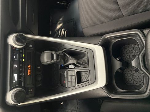 Used 2019 Toyota RAV4 LE AWD/4WD image 11