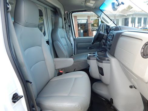 Used 2022 Ford E-450 and Econoline 450 Super Duty w/ Power Windows & Locks Group image 23