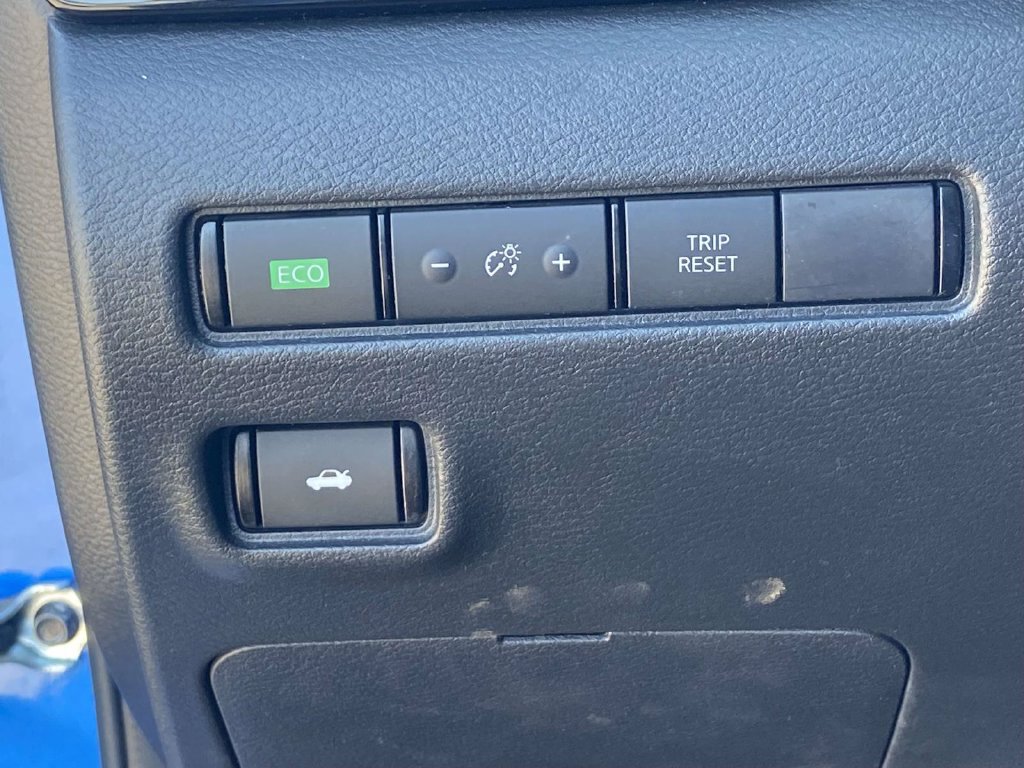 Used 2025 Nissan Sentra SV FWD image 22