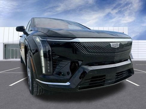 Certified 2025 Cadillac Optiq Luxury 2 w/ LPO, Floor Liner Package image 8