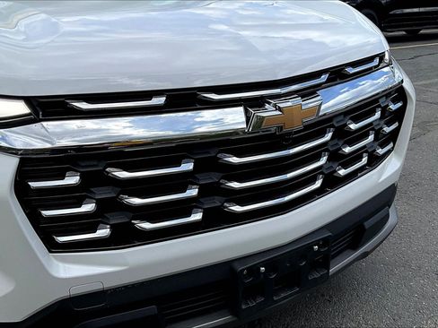 Used 2025 Chevrolet Equinox LT FWD image 24