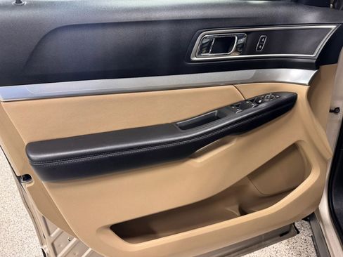 Used 2017 Ford Explorer XLT w/ Equipment Group 202A image 20