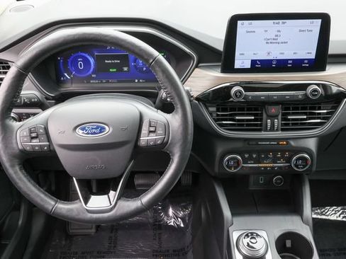 Used 2020 Ford Escape Titanium FWD image 8