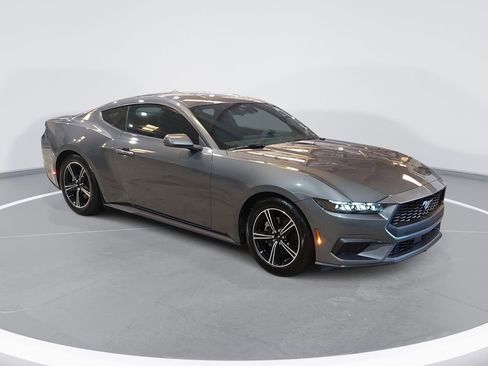 Used 2025 Ford Mustang Coupe RWD image 3