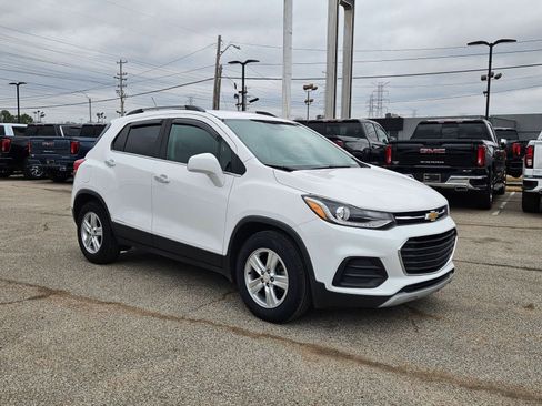 Used 2018 Chevrolet Trax LT w/ LT Convenience Package image 9