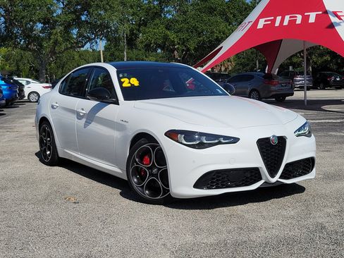 Used 2024 Alfa Romeo Giulia Veloce RWD image 1