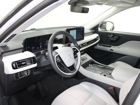 New 2026 Lincoln Aviator 2WD w/ Jet Appearance Package image 23