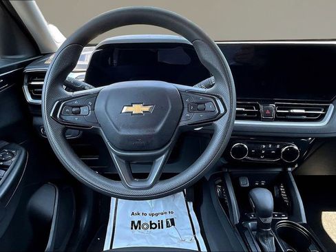 Used 2024 Chevrolet TrailBlazer LT w/ Driver Confidence Package AWD/4WD image 8