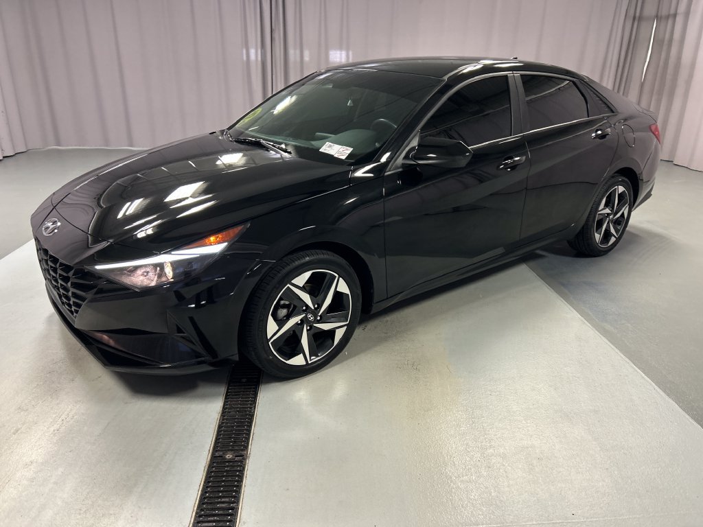 Used 2023 Hyundai Elantra SEL w/ Convenience Package FWD image 3