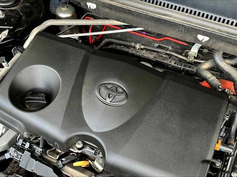 Used 2021 Toyota RAV4 XLE image 32