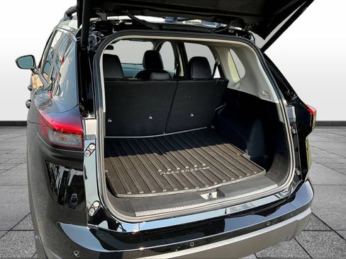 Certified 2026 Nissan Rogue SV AWD/4WD image 9