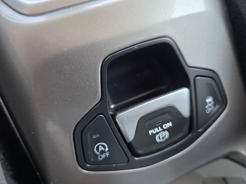 Used 2019 Jeep Renegade Limited AWD/4WD image 18