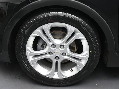 Used 2018 Chevrolet Bolt LT FWD image 32