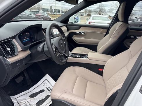 Used 2025 Volvo XC90 B5 Plus image 9