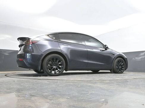Used 2024 Tesla Model Y Long Range AWD/4WD image 37