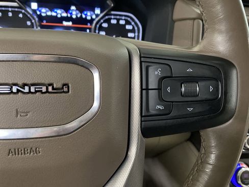 Used 2021 GMC Yukon Denali w/ Denali Premium Package image 21