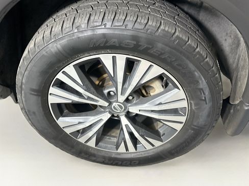 Used 2021 Nissan Rogue SV image 11