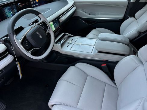 New 2026 Lincoln Navigator L Reserve AWD/4WD image 9