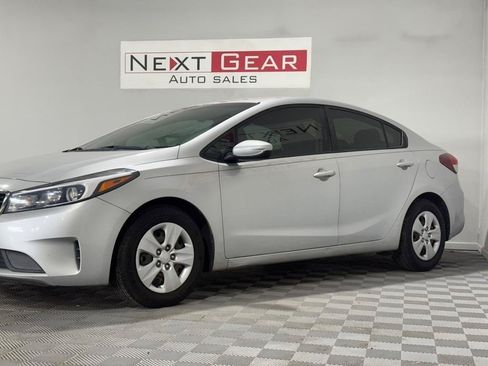 Used 2017 Kia Forte LX w/ LX Popular Package FWD image 5