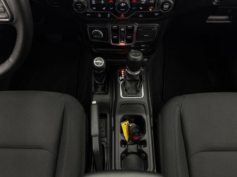 Used 2022 Jeep Wrangler Unlimited Sport AWD/4WD image 31