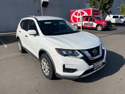 Used 2018 Nissan Rogue S AWD/4WD image 2