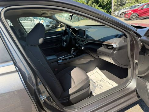 Used 2023 Nissan Altima 2.5 SV FWD image 24