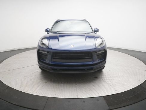 Used 2022 Porsche Macan AWD/4WD image 2