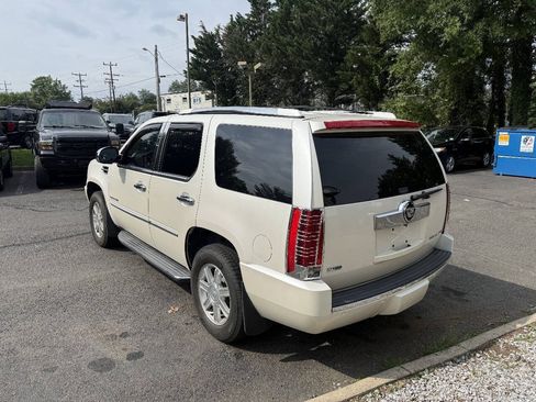 Used 2010 Cadillac Escalade 2WD image 3
