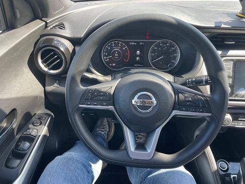 Used 2018 Nissan Kicks SV FWD image 17