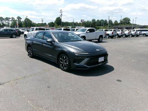 Used 2025 Hyundai Sonata SEL FWD image 4