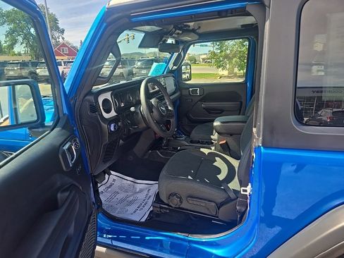 Used 2025 Jeep Wrangler Sport AWD/4WD image 8