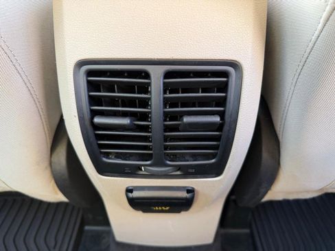 Used 2017 Ford C-MAX SE w/ Interior Protection Package image 34