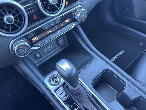 Used 2025 Nissan Sentra SR w/ SR Premium Package image 31