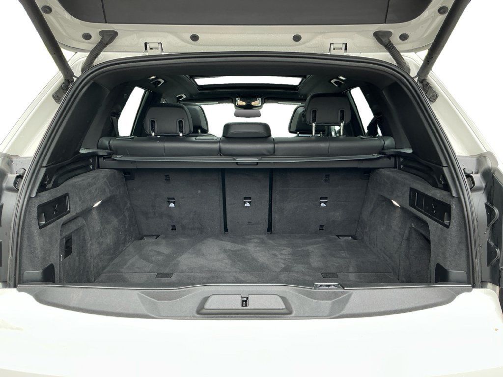 Used 2025 BMW X5 xDrive50e AWD/4WD image 14