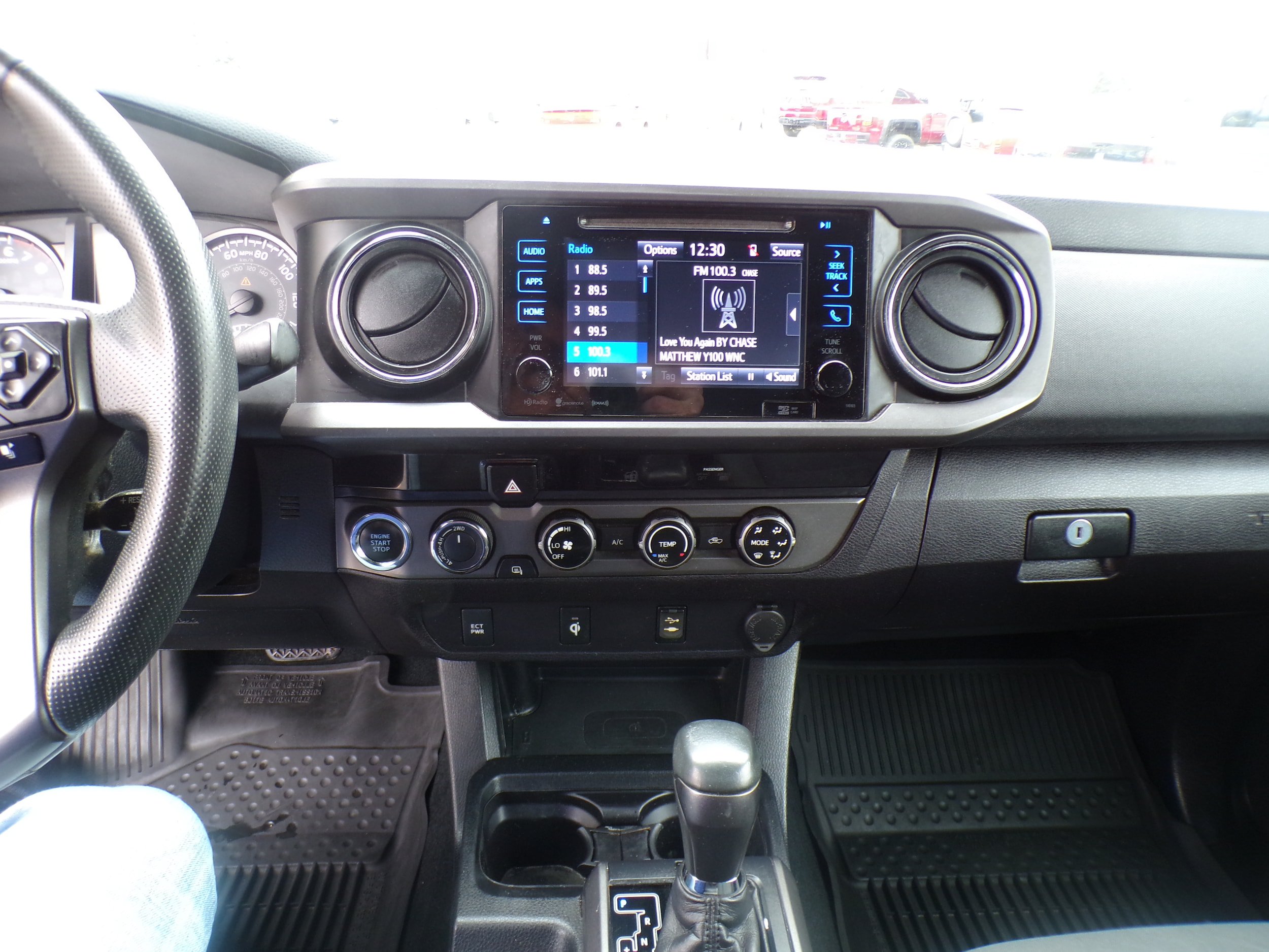 Used 2017 Toyota Tacoma TRD Sport w/ Tow Package (A/T) AWD/4WD image 9