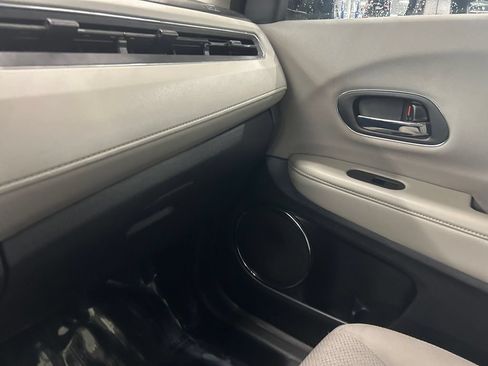 Used 2018 Honda HR-V EX image 29