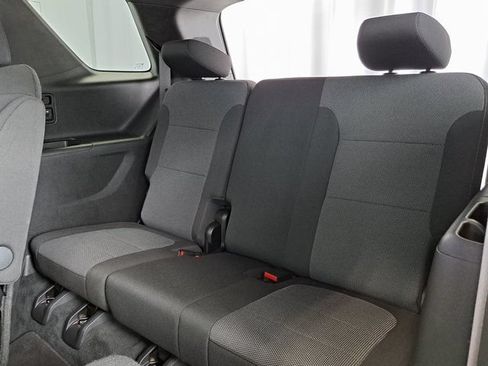 Used 2022 Chevrolet Traverse LT FWD image 28