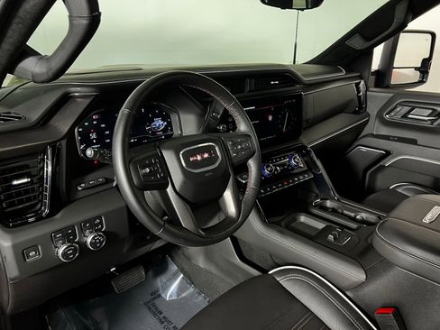 Used 2025 GMC Sierra 2500 AT4X AWD/4WD image 10
