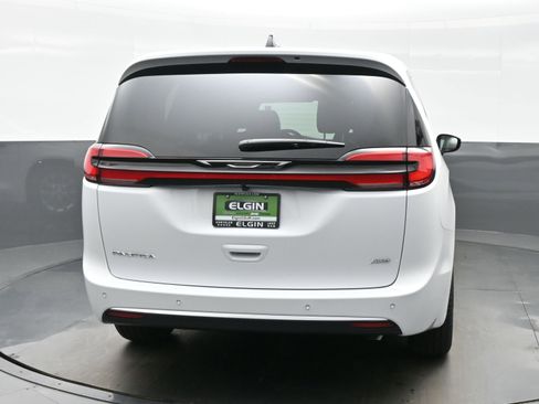 New 2027 Chrysler Pacifica Select AWD/4WD image 5
