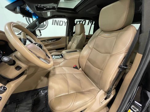 Used 2019 Cadillac Escalade Platinum AWD/4WD image 16