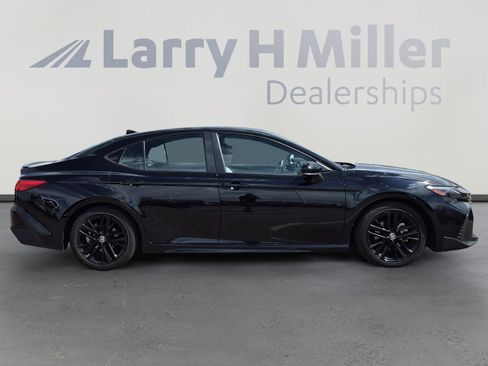 Used 2025 Toyota Camry SE image 6