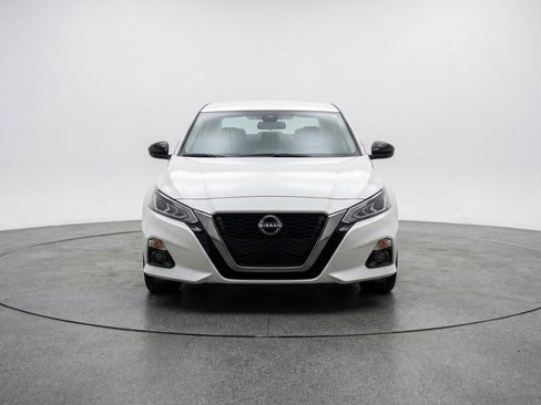 Used 2025 Nissan Altima 2.5 SR image 2